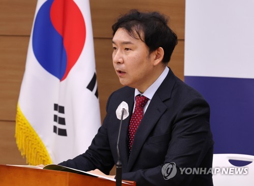 (세종=연합뉴스) 김주형 기자 = 이승한 기획재정부 경제분석과장이 13일 오전 세종시 정부세종청사에서 최근 경제동향을 발표하고 있다. 2023.1.13 kjhpress@yna.co.kr