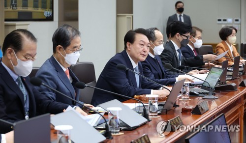(서울=연합뉴스) 안정원 기자 = 윤석열 대통령이 25일 서울 용산 대통령실 청사에서 열린 국무회의에서 발언하고 있다. 2023.1.25 jeong@yna.co.kr
