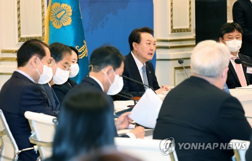 (서울=연합뉴스) 임헌정 기자 = 윤석열 대통령이 27일 청와대 영빈관에서 열린 통일부·행정안전부·국가보훈처·인사혁신처 업무보고에서 발언하고 있다. 2023.1.27 kane@yna.co.kr