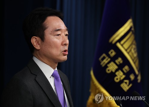(서울=연합뉴스) 임헌정 기자 = 대통령실 신임 대변인에 임명된 이도운 전 문화일보 논설위원이 5일 오후 서울 용산 대통령실 청사에서 소감을 밝히고 있다. 2023.2.5 kane@yna.co.kr