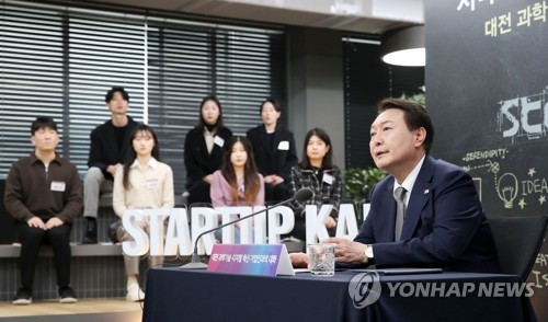 (세종=연합뉴스) 임헌정 기자 = 윤석열 대통령이 7일 대전 유성구 카이스트에서 열린 대전 과학기술·디지털 혁신기업인과의 대화에 참석, 발언하고 있다. 2023.2.7 [대통령실통신사진기자단] kane@yna.co.kr