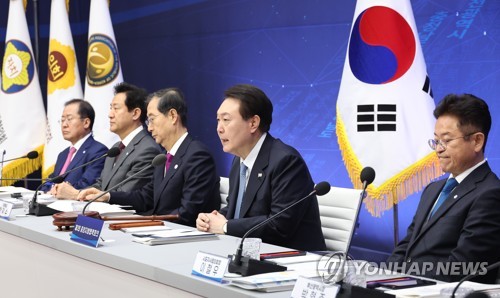 (전주=연합뉴스) 임헌정 기자 = 윤석열 대통령이 10일 전북 전주시 전북도청에서 열린 제3회 중앙지방협력회의에서 발언하고 있다. 2023.2.10 kane@yna.co.kr