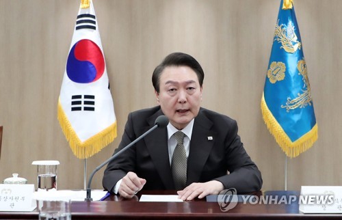 (서울=연합뉴스) 안정원 기자 = 윤석열 대통령이 15일 오전 서울 용산 대통령실 청사에서 열린  제13차 비상경제민생회의에서 발언하고 있다. 2023.2.15 [대통령실통신사진기자단] jeong@yna.co.kr