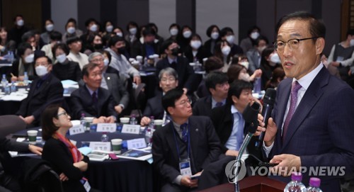 [젊은 CEO가 온다③] 세대교체 가속화…물러나는 가신들_유수진