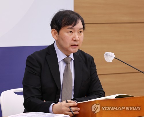 (세종=연합뉴스) 김주형 기자 = 이승한 기획재정부 경제분석과장이 17일 오전 세종시 정부세종청사에서 2023년 2월 최근 경제동향을 브리핑하고 있다. 2023.2.17 kjhpress@yna.co.kr