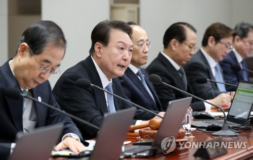 (서울=연합뉴스) 임헌정 기자 = 윤석열 대통령이 21일 서울 용산 대통령실 청사에서 열린 국무회의에서 발언하고 있다. 2023.2.21 [대통령실통신사진기자단] kane@yna.co.kr