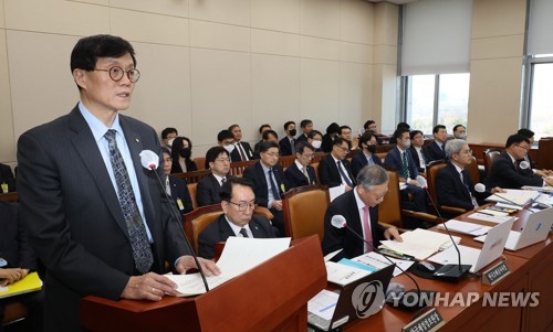 (서울=연합뉴스) 하사헌 기자 = 이창용 한국은행 총재가 21일 오후 서울 여의도 국회에서 열린 기획재정위원회 전체회의에서 업무보고를 하고 있다. 2023.2.21 toadboy@yna.co.kr