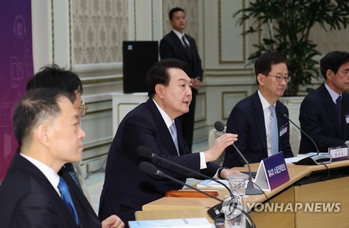 (서울=연합뉴스) 임헌정 기자 = 윤석열 대통령이 23일 청와대 영빈관에서 제4차 수출전략회의를 주재하고 있다. 2023.2.23 kane@yna.co.kr