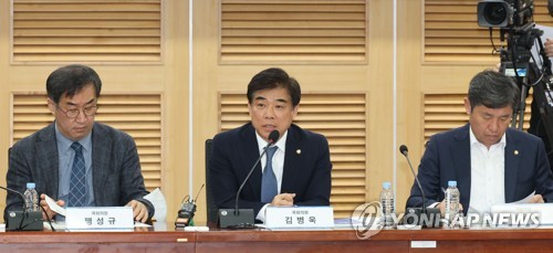 (서울=연합뉴스) 하사헌 기자 = 더불어민주당 김병욱 의원이 8일 오전 서울 여의도 국회 의원회관에서 열린 전세사기·깡통전세 문제 해결을 위한 토론회에서 인사말을 하고 있다. 2023.3.8 toadboy@yna.co.kr