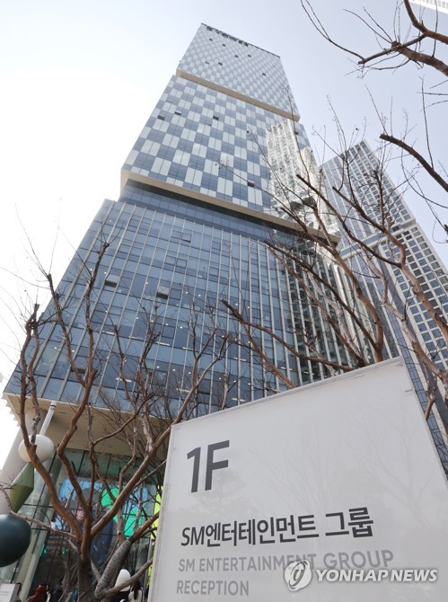 노무라, SM엔터 투자등급 '매수'에서 '중립'으로 하향_윤시윤