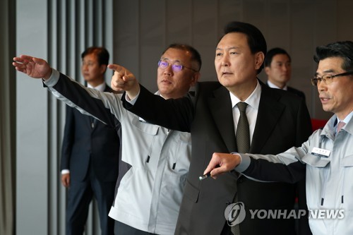 기아 오토랜드 화성 방문한 윤석열 대통령