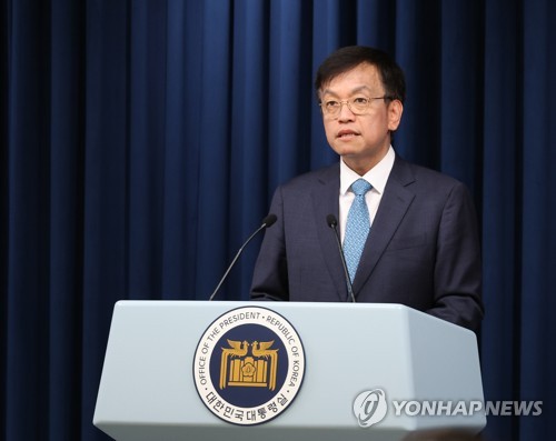 (서울=연합뉴스) 진성철 기자 = 최상목 경제수석이 19일 서울 용산 대통령실 브리핑룸에서 윤석열 대통령의 미국 국빈 방문에 관해 브리핑하고 있다. 2023.4.19 zjin@yna.co.kr