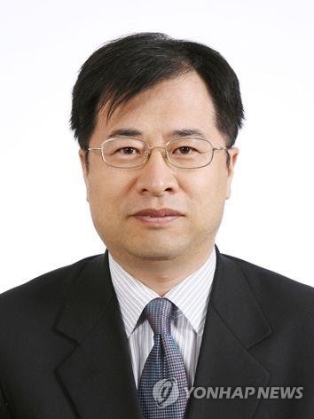 (서울=연합뉴스) 진성철 기자 = 윤석열 대통령이 산업통상자원부 제2차관에 강경성 현 대통령실 산업비서관을 임명했다고 10일 대통령실이 밝혔다.  2023.5.10  [대통령실 제공. 재판매 및 DB 금지] zjin@yna.co.kr