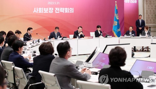 (서울=연합뉴스) 진성철 기자 = 윤석열 대통령이 31일 청와대 영빈관에서 열린 사회보장 전략회의에서 발언하고 있다. 2023.5.31  [대통령실통신사진기자단] zjin@yna.co.kr