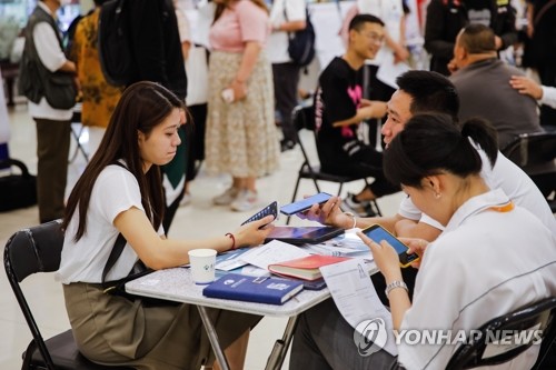 中, 6월 청년실업률 13.2%…전체의 두 배 이상_이윤구