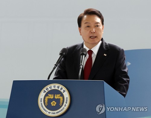 (고양=연합뉴스) 진성철 기자 = 윤석열 대통령이 30일 경기 고양시 어울림누리 별무리경기장에서 열린 '서해선 대곡-소사 복선전철' 개통 기념식에서 기념사를 하고 있다. 2023.6.30 zjin@yna.co.kr