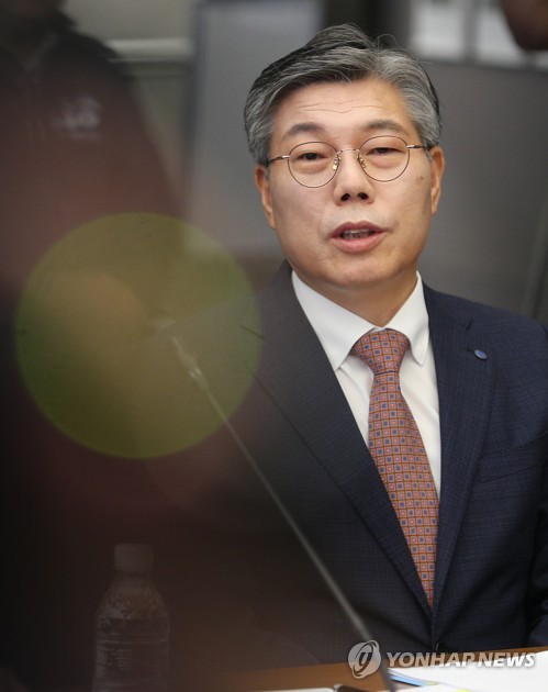 DGB 황병우, iM뱅크 행장 겸직 계속한다…'시중銀 안착 고려'_정원