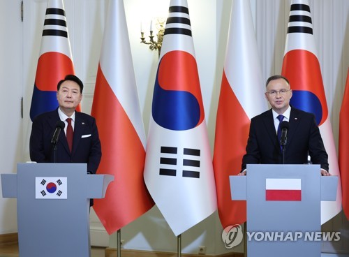 (바르샤바=연합뉴스) 임헌정 기자 = 폴란드 안제이 두다 대통령이 13일(현지시간) 바르샤바 대통령궁에서 열린 윤석열 대통령과의 한·폴란드 정상회담 공동언론발표에서 발언하고 있다. 2023.7.13 kane@yna.co.kr