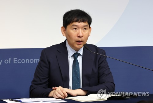 (세종=연합뉴스) 김주형 기자 = 이승한 기획재정부 경제분석과장이 14일 오전 세종시 정부세종청사에서 23년 7월 최근경제동향을 설명하고 있다. 2023.7.14 kjhpress@yna.co.kr