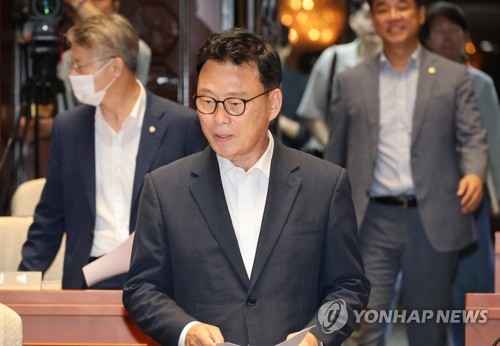 (서울=연합뉴스) 하사헌 기자 = 더불어민주당 박광온 원내대표가 18일 오후 서울 여의도 국회에서 열린 의원총회에 참석하고 있다. 2023.7.18 toadboy@yna.co.kr