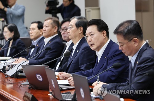 (서울=연합뉴스) 임헌정 기자 = 윤석열 대통령이 1일 서울 용산 대통령실 청사에서 열린 국무회의에서 발언하고 있다. 2023.8.1 kane@yna.co.kr