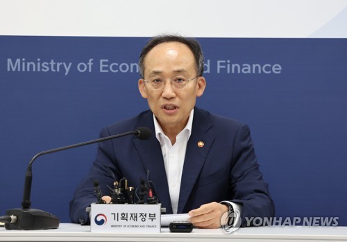 (세종=연합뉴스) 김주형 기자 = 추경호 경제부총리 겸 기획재정부 장관이 16일 세종시 정부세종청사에서 열린 출입기자단 간담회에서 발언하고 있다. 2023.8.16 kjhpress@yna.co.kr