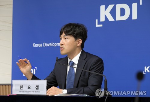 "초고령 시대 대비 노동시장 개혁해야…정규직 고용보호 과도"_박준형