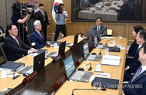 특례론에 호되게 덴 금통위원…내년 정책금융에 우려만발_오진우