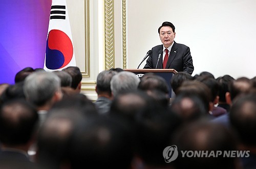 (서울=연합뉴스) 진성철 기자 = 윤석열 대통령이 29일 청와대 영빈관에서 열린 제21기 민주평화통일자문회의 간부위원과의 통일대화에서 격려사를 하고 있다. 2023.8.29 [대통령실통신사진기자단] zjin@yna.co.kr