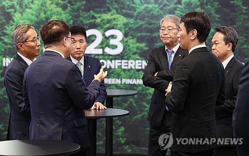 '상생금융' 골몰하는 은행권…연체율 치솟는 中企 대책은 고심_윤슬기