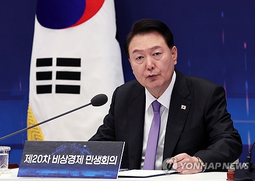 (서울=연합뉴스) 임헌정 기자 = 윤석열 대통령이 13일 청와대 영빈관에서 제20차 비상경제민생회의 겸 대한민국 초거대 AI 도약 회의를 주재하고 있다. 2023.9.13 kane@yna.co.kr