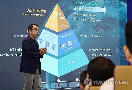 SKT "올해 AI 지분 투자에 3천억원 집행…AI 솔루션 600억원 매출 목표"_최정우