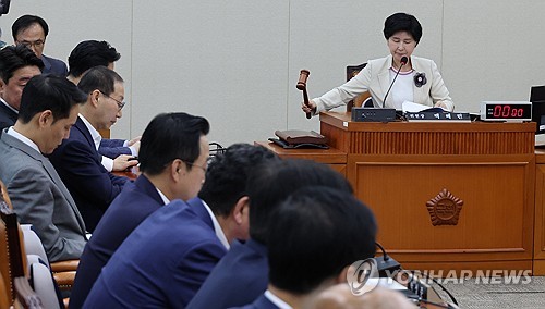 백혜련 정무위원장 "사회 환원을 통해 포용금융 실천해달라"_한종화