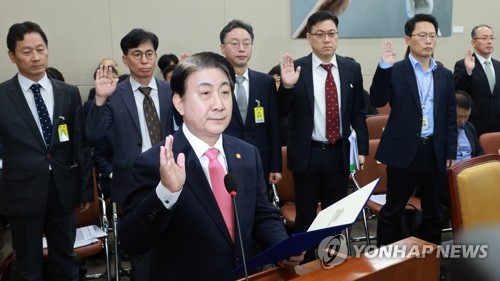 與 "가짜뉴스 규제 공감대 있어"…野 "언론검열 시대 열려"_김학성