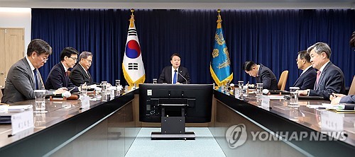 (서울=연합뉴스) 임헌정 기자 = 윤석열 대통령이 11일 서울 용산 대통령실 청사에서 긴급 경제·안보 점검회의를 주재하고 있다. 2023.10.11 [대통령실통신사진기자단] kane@yna.co.kr