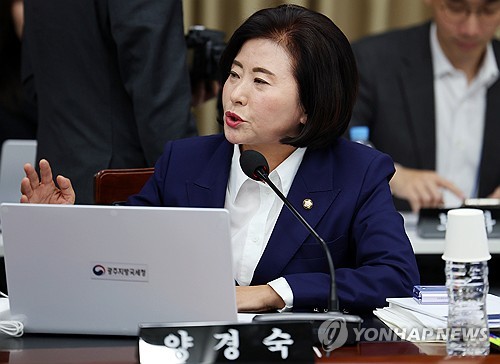 "환율 오르는데 어떻게 방어?"…잘못알고 추궁한 양경숙 입방아_최진우