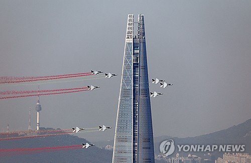 "주력사업 둔화에 신사업 미흡"…롯데그룹, 채무부담 지속 전망_김학성
