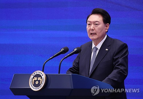 (서울=연합뉴스) 진성철 기자 = 윤석열 대통령이 18일 청와대 영빈관에서 열린 제78주년 경찰의날 기념식에서 축사하고 있다. 2023.10.18 zjin@yna.co.kr
