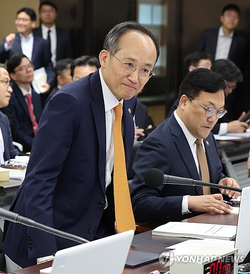 '상저하고·세수펑크·R&D 삭감'…野 공세에 추경호 맞불_최진우
