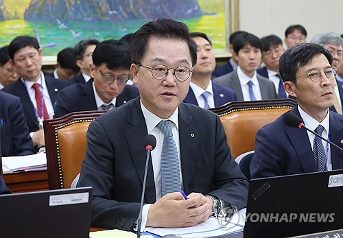 강석훈 "HMM 유동성 사적으로 쓰이지 않도록 보완장치 마련할 것"_박준형