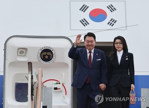 은행장들, '갑질 저격' 尹대통령 따라 영국 국빈 방문 '총출동'_이현정