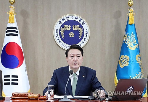 尹 "소상공인, '은행 종노릇 하는 것 같다' 한숨…민생 파고들 것"(종합)_신윤우