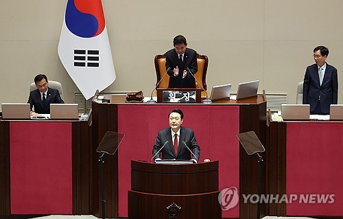 尹대통령 "정부 재정 기조는 건전재정…혈세 적재적소에"_신윤우