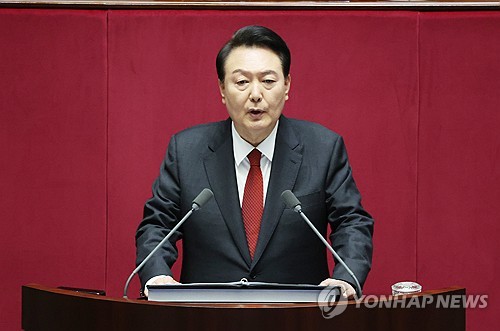 尹대통령 "R&D 지출 조정 과정의 고용불안 우려 꼼꼼히 챙길 것"_신윤우