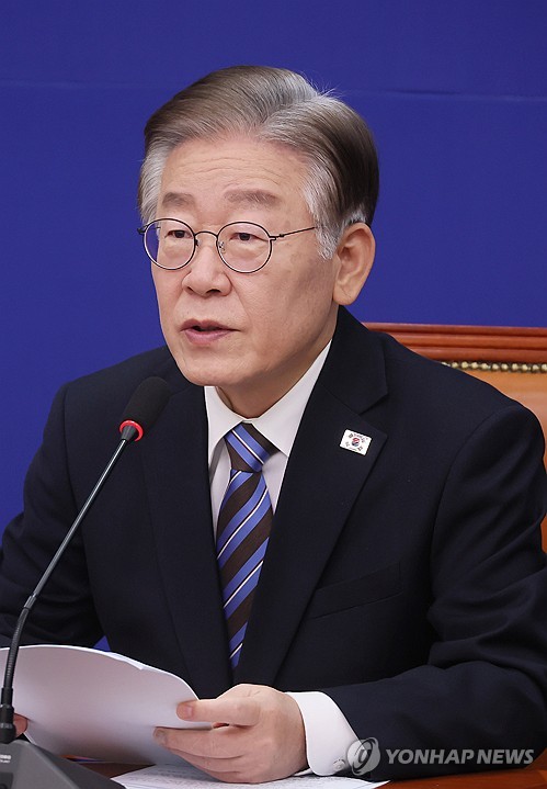 이재명 "정부가 빚 부담 나눠지지 않으면 가계·기업 주저 않아"(종합)_한종화