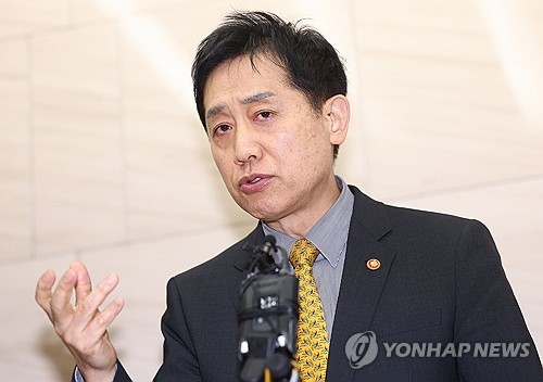 김주현 "서민금융 재원 확충 필요…은행 더 적극적 역할해야"_이현정