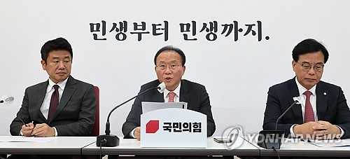 (서울=연합뉴스) 이정훈 기자 = 국민의힘 윤재옥 원내대표가 13일 국회에서 2024 예산안 심사방안을 브리핑하고 있다. 2023.11.13 uwg806@yna.co.kr