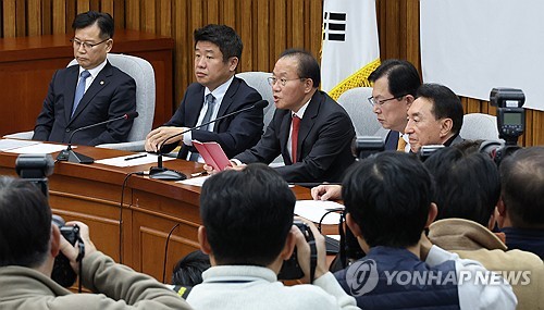 與 "美 등급전망 강등은 재정건전성 위험 탓…재정준칙 반드시 제정"_한종화