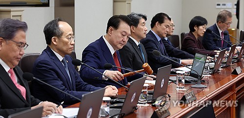 尹 "근본적 개선방안 만들 때까지 공매도 금지할 것"(종합)_신윤우