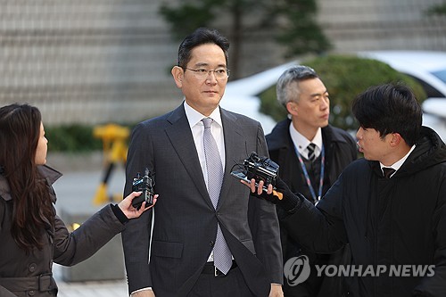 삼성 회계비리·부당합병 마지막 재판…이재용, 묵묵부답으로 출석_김경림